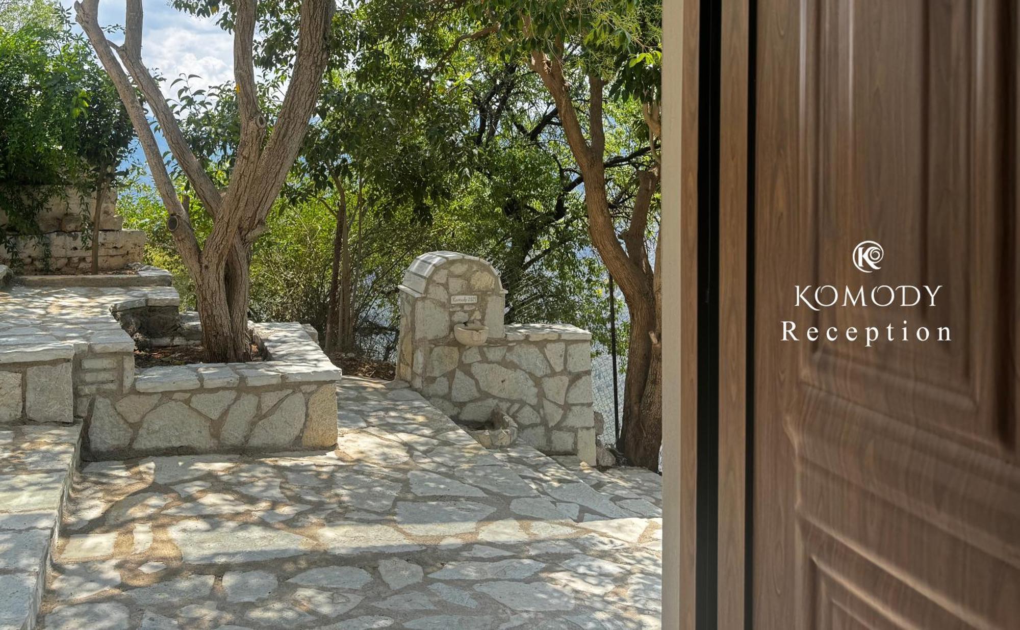 Komody Delphi Exterior photo